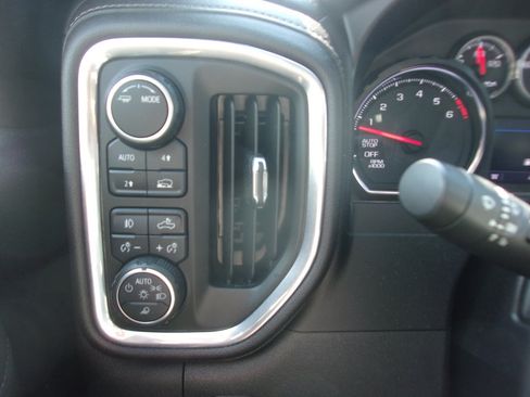 Used 2021 Chevrolet Silverado 1500 LTZ AWD/4WD image 17
