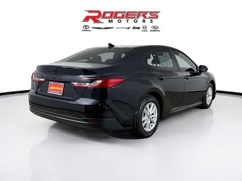 Used 2026 Toyota Camry LE w/ Preferred Package 2 (TMS) FWD image 13