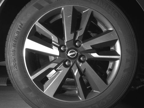 Used 2025 Nissan Versa SV FWD image 27