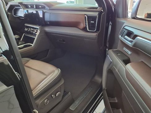 Used 2025 GMC Sierra 1500 Denali w/ Denali Reserve Package AWD/4WD image 26