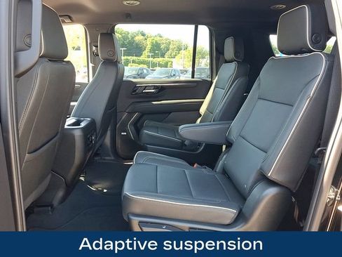 Used 2026 Chevrolet Suburban Premier AWD/4WD image 18