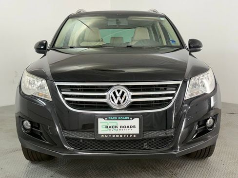 Used 2010 Volkswagen Tiguan SE AWD/4WD image 2