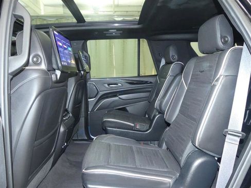 Used 2023 Cadillac Escalade Sport image 4