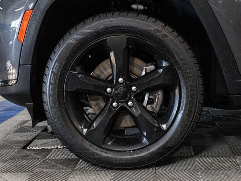 Used 2022 Jeep Grand Cherokee L Laredo AWD/4WD image 19