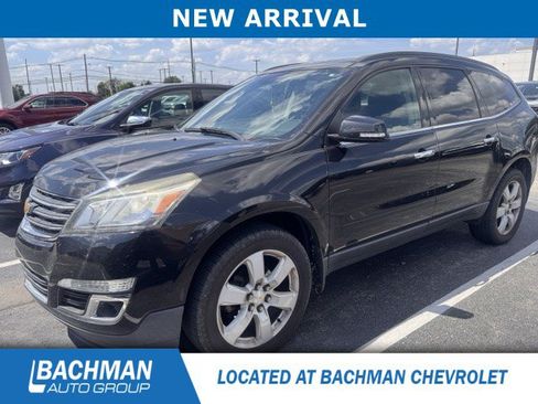 Used 2017 Chevrolet Traverse LT w/ Style and Technology Package FWD image 4