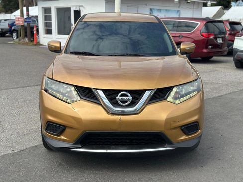 Used 2014 Nissan Rogue S image 2