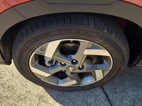 Used 2025 Hyundai Venue Limited image 10