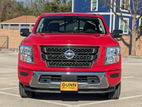 Used 2020 Nissan Titan SV image 9