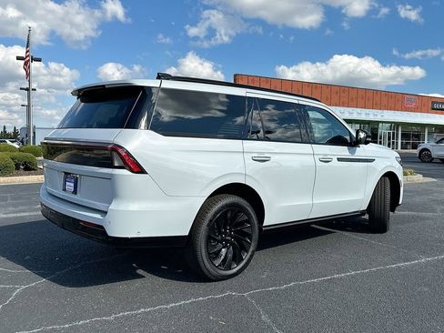 New 2025 Lincoln Navigator Reserve w/ Jet Appearance Package image 7