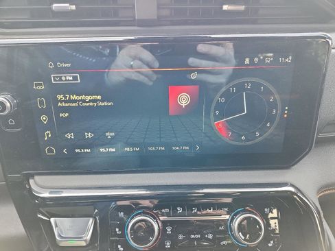 Used 2024 GMC Sierra 1500 AT4 w/ Technology Package image 18