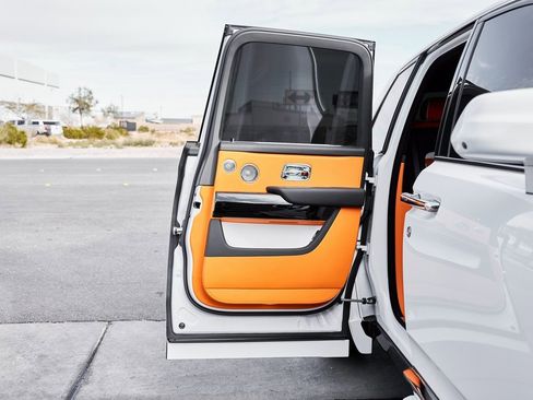 Used 2025 Rolls-Royce Cullinan image 34