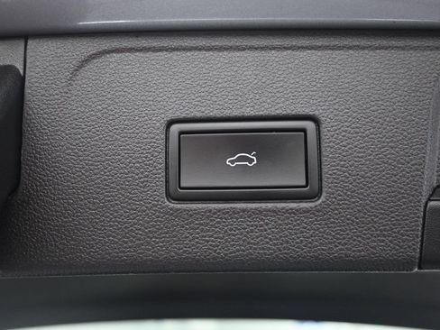 Used 2023 Volkswagen Atlas SE AWD/4WD image 36