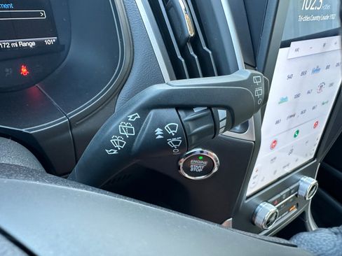 Used 2023 Ford Edge SEL image 26