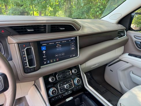 Used 2021 GMC Yukon Denali w/ Denali Ultimate Package AWD/4WD image 40