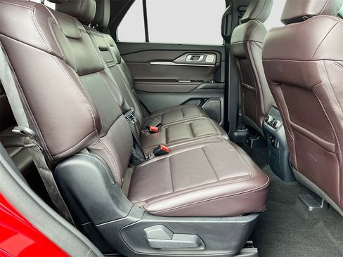 Used 2025 Ford Explorer Platinum image 27