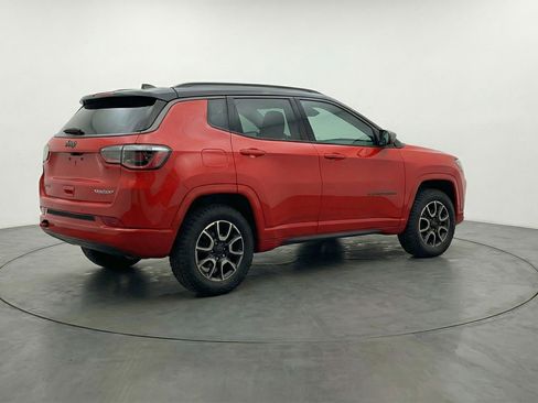 Used 2025 Jeep Compass Trailhawk image 9