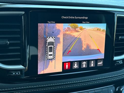Used 2024 Chrysler Pacifica Limited FWD image 20