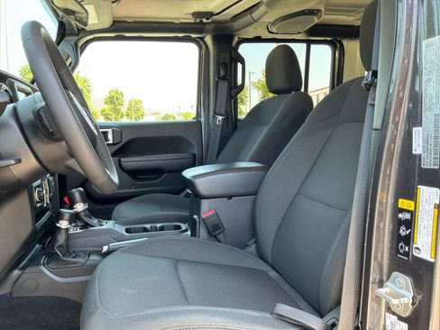 Used 2023 Jeep Wrangler Unlimited AWD/4WD image 16