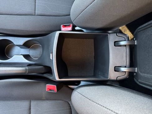 Used 2025 Hyundai Venue SE FWD image 15
