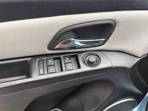 Used 2011 Chevrolet Cruze LT FWD image 12