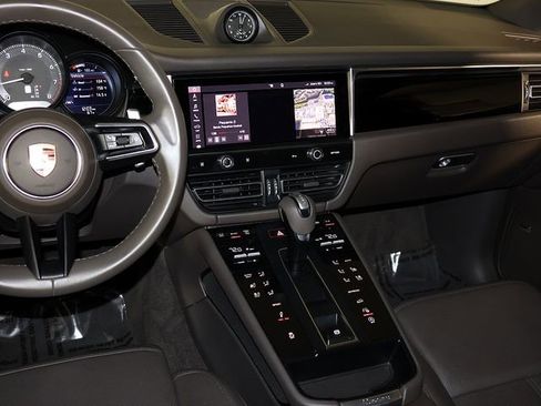 Used 2024 Porsche Macan AWD/4WD image 15