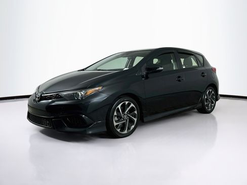 Used 2018 Toyota Corolla iM FWD image 3