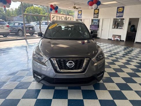Used 2019 Nissan Kicks SR w/ SR Premium Package FWD image 2