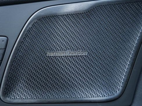 Certified 2025 Volvo XC60 T8 Plus w/ Protection Package Premier image 35