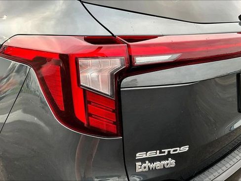 Used 2024 Kia Seltos EX image 22