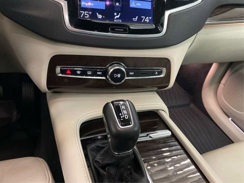 Used 2017 Volvo XC90 T6 Momentum w/ Vision Package image 32