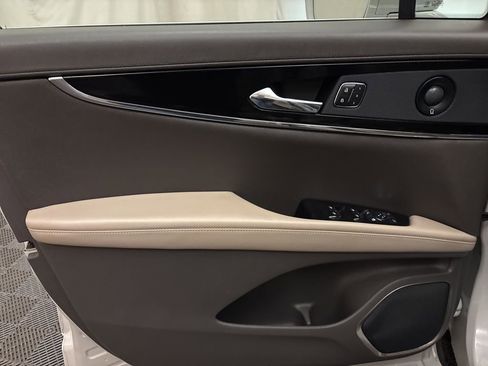 Used 2021 Lincoln Nautilus Reserve image 10