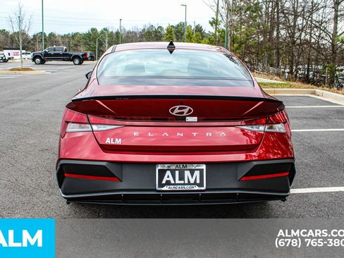 Used 2025 Hyundai Elantra Sport image 10
