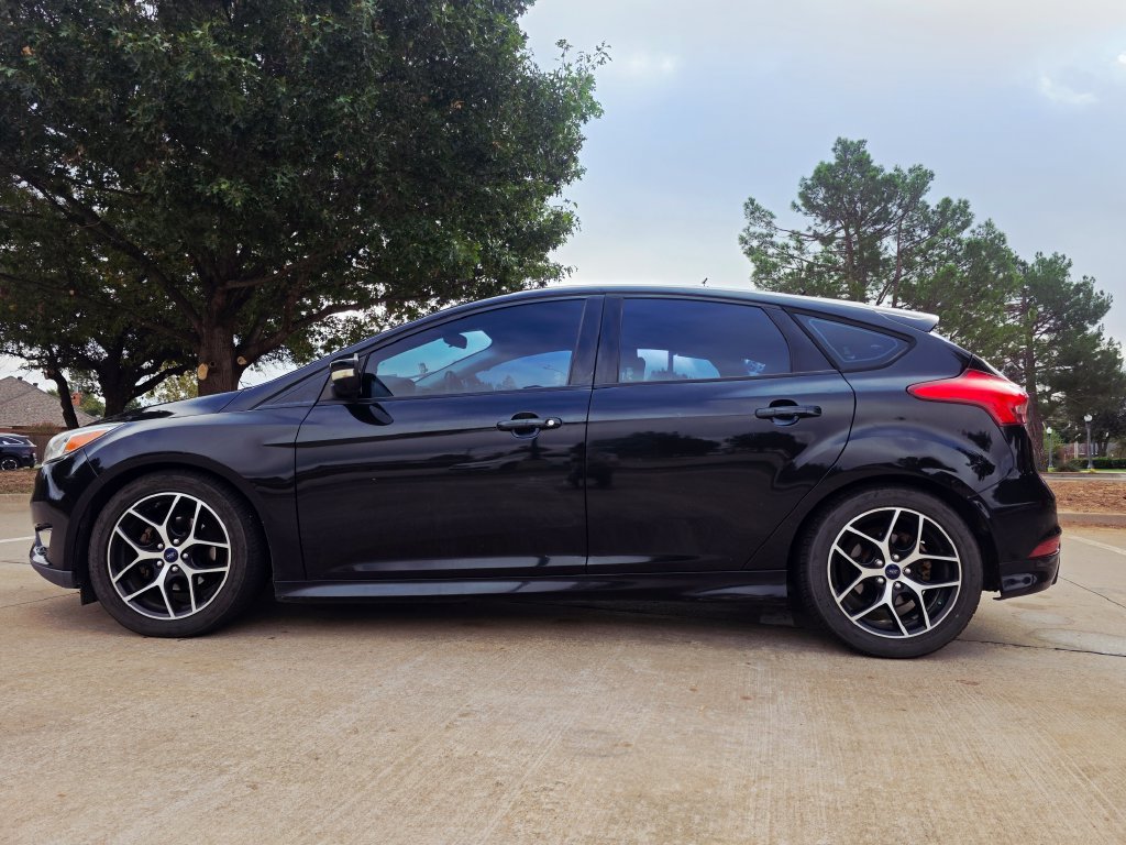 Used 2015 Ford Focus SE w/ SE Sport Package FWD image 21