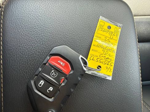 Used 2025 Jeep Gladiator Sport AWD/4WD image 31