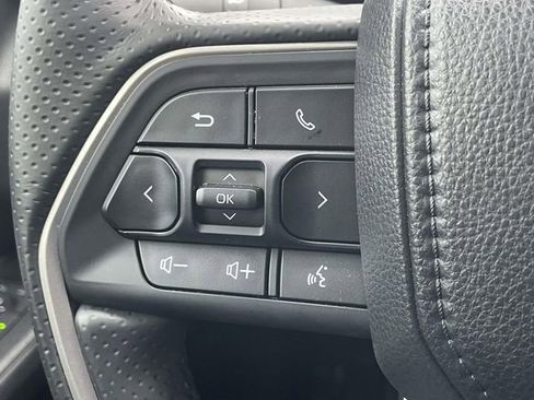 Used 2025 Toyota 4Runner Limited AWD/4WD image 32