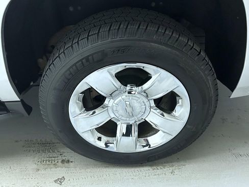 Used 2018 Chevrolet Suburban LT image 24