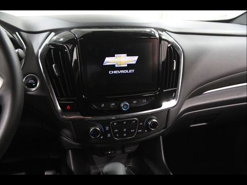 Used 2023 Chevrolet Traverse LT image 9