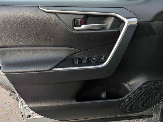 Used 2025 Toyota RAV4 XLE AWD/4WD image 12