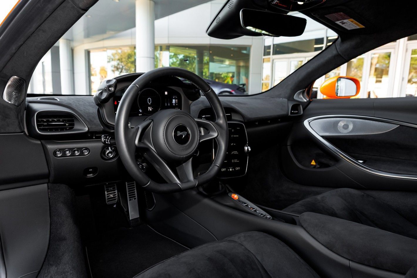 Used 2025 McLaren Artura RWD image 38