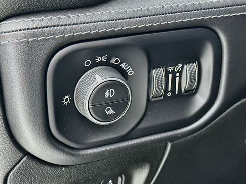Used 2023 RAM 1500 Limited AWD/4WD image 10