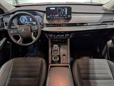 Used 2023 Mitsubishi Outlander SE image 11