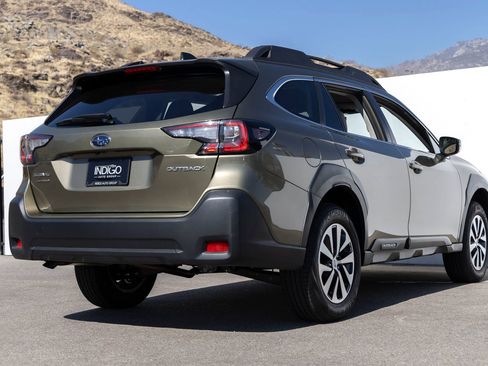 Used 2025 Subaru Outback Premium AWD/4WD image 10