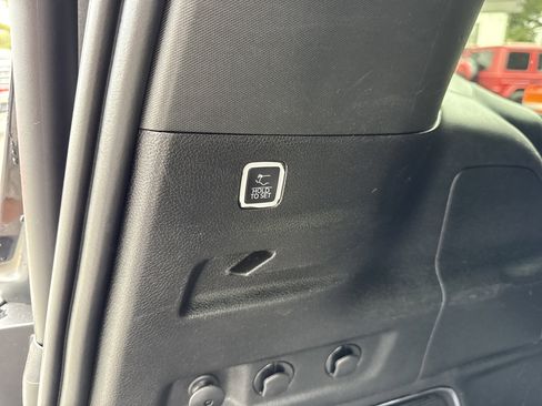 Used 2023 Jeep Wagoneer L Series III w/ Preferred Equipment Group image 40