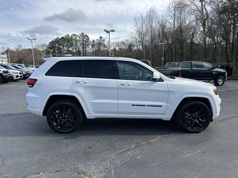 Used 2022 Jeep Grand Cherokee Laredo X image 10
