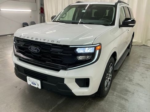 New 2026 Ford Expedition Active image 8