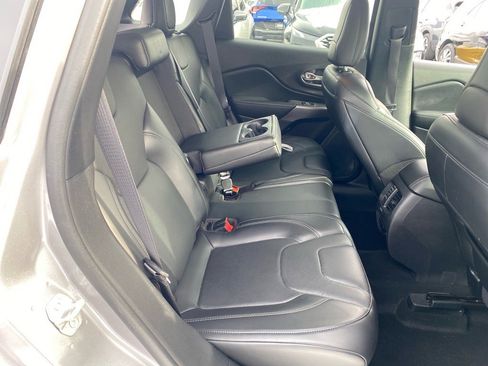 Used 2020 Jeep Cherokee Limited image 24