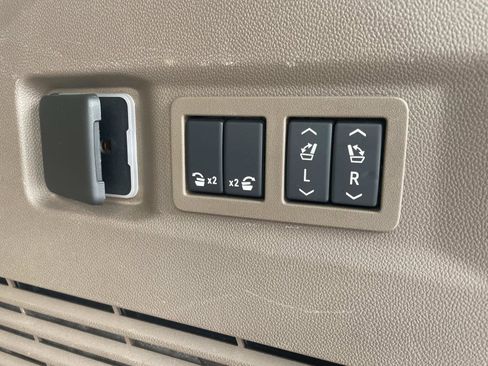 Used 2024 GMC Yukon Denali w/ Denali Reserve Package image 10