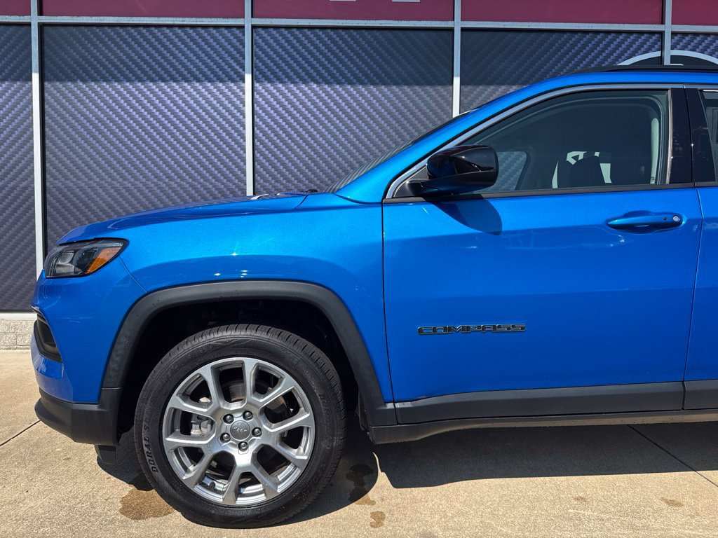 Used 2022 Jeep Compass Latitude AWD/4WD image 16