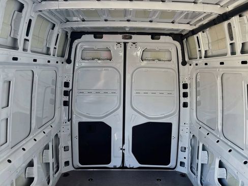 Used 2025 Mercedes-Benz Sprinter 2500 image 17