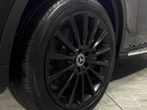 Used 2019 Mercedes-Benz GLC 300 4MATIC w/ AMG Line image 8